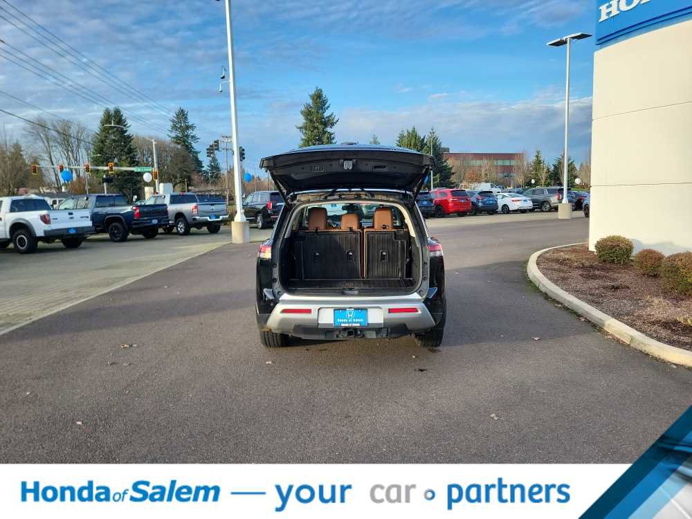 Used 2022 Nissan Pathfinder Platinum w/ Cargo Package image 19