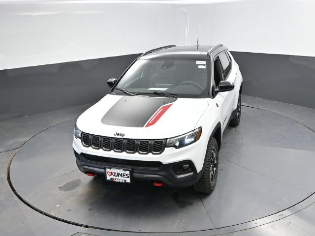 New 2026 Jeep Compass Trailhawk w/ Sun, Sound & Navigation Group AWD/4WD image 34