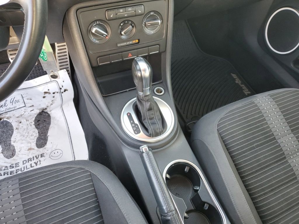 Used 2012 Volkswagen Beetle 2.0T image 15