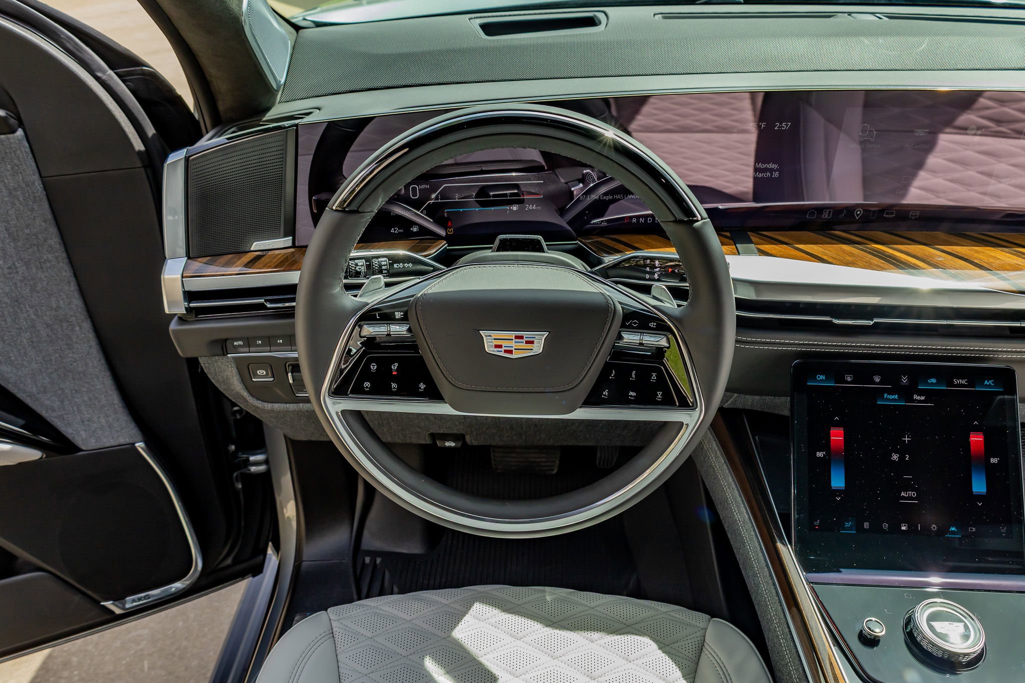 Used 2026 Cadillac Escalade Platinum Sport w/ LPO, ONYX Package image 19