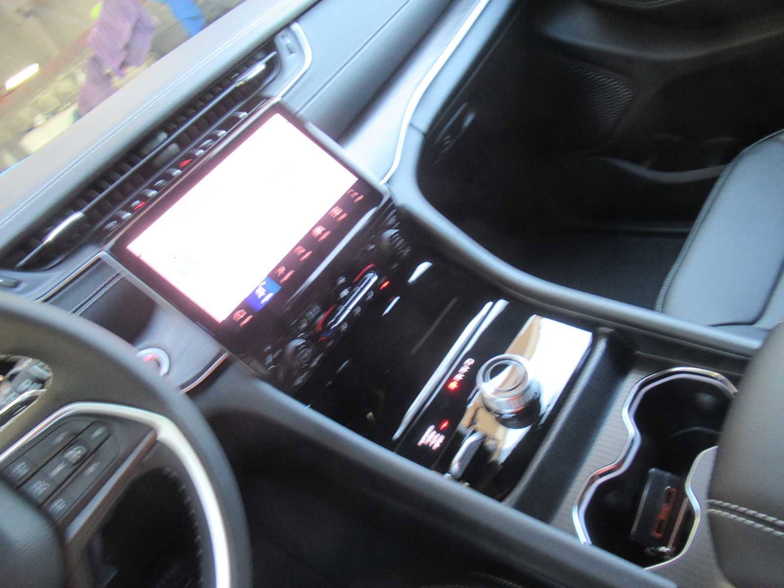 New 2025 Jeep Grand Cherokee Limited w/ Trailer Tow Package image 30