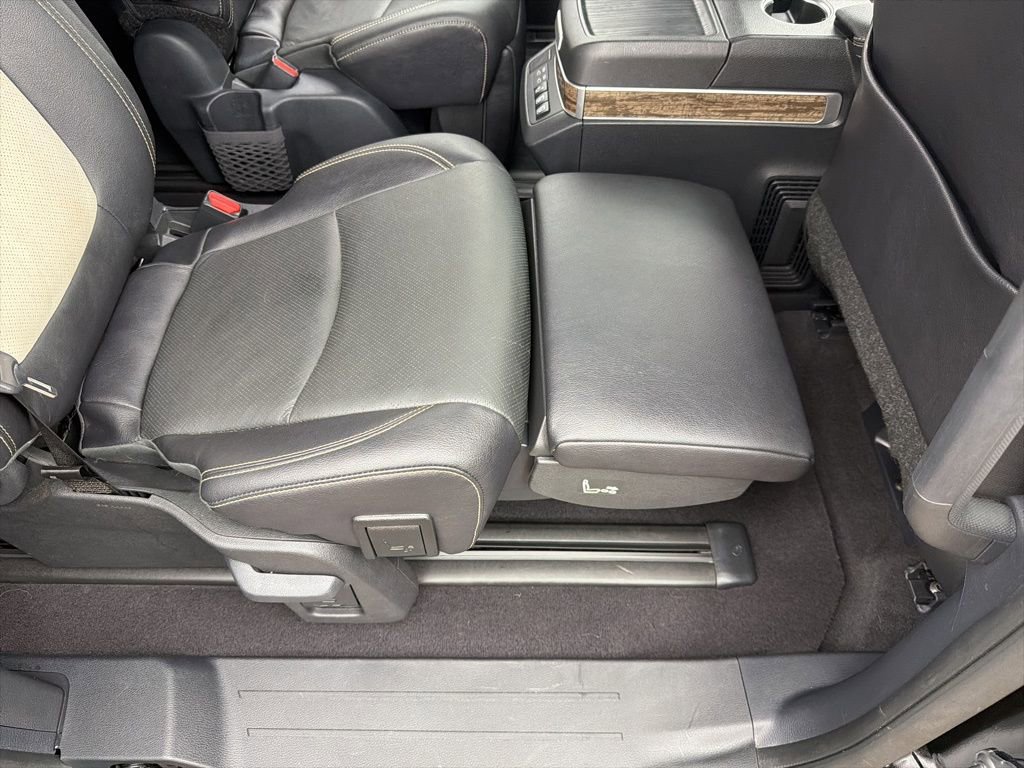 Used 2025 Toyota Sienna Platinum image 33