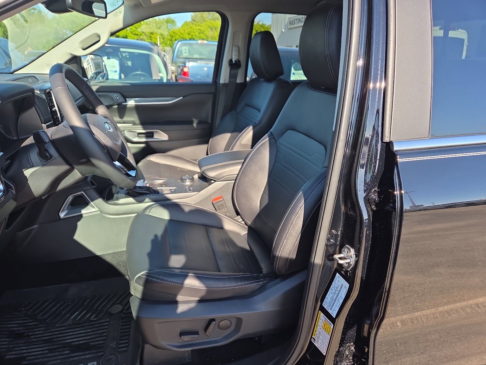 Used 2025 Ford Ranger Lariat w/ Chrome Accent Package AWD/4WD image 9
