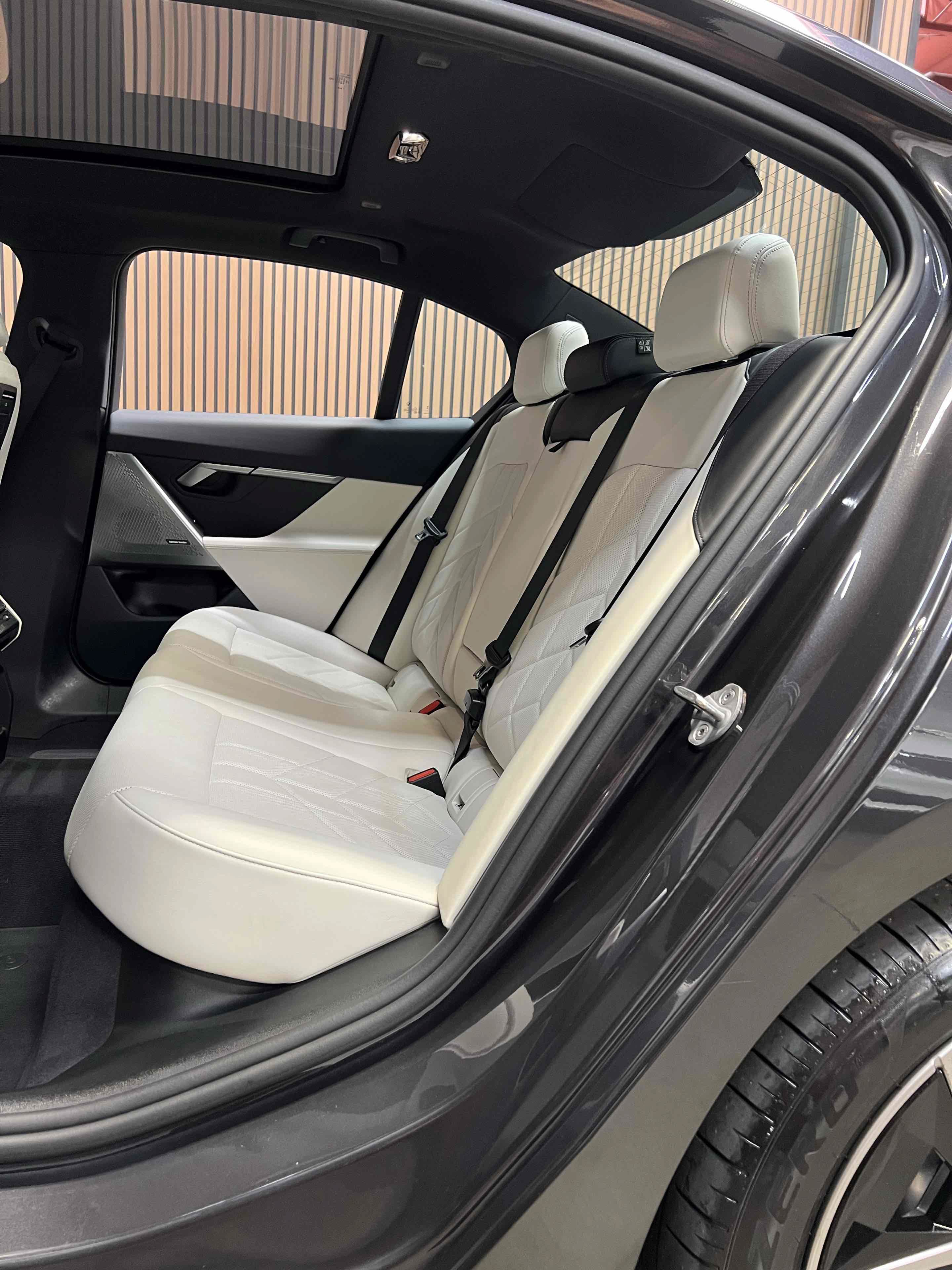 Used 2024 BMW i5 eDrive40i RWD image 32