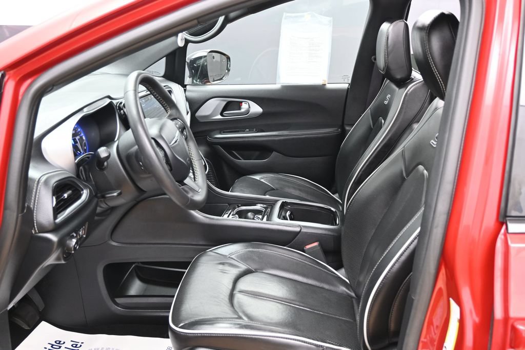 Used 2025 Chrysler Pacifica Limited FWD image 18