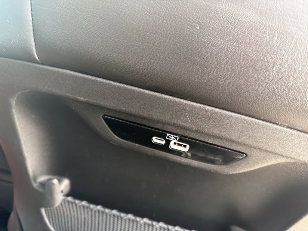 Used 2023 Chrysler Pacifica Limited w/ S Appearance Package image 26