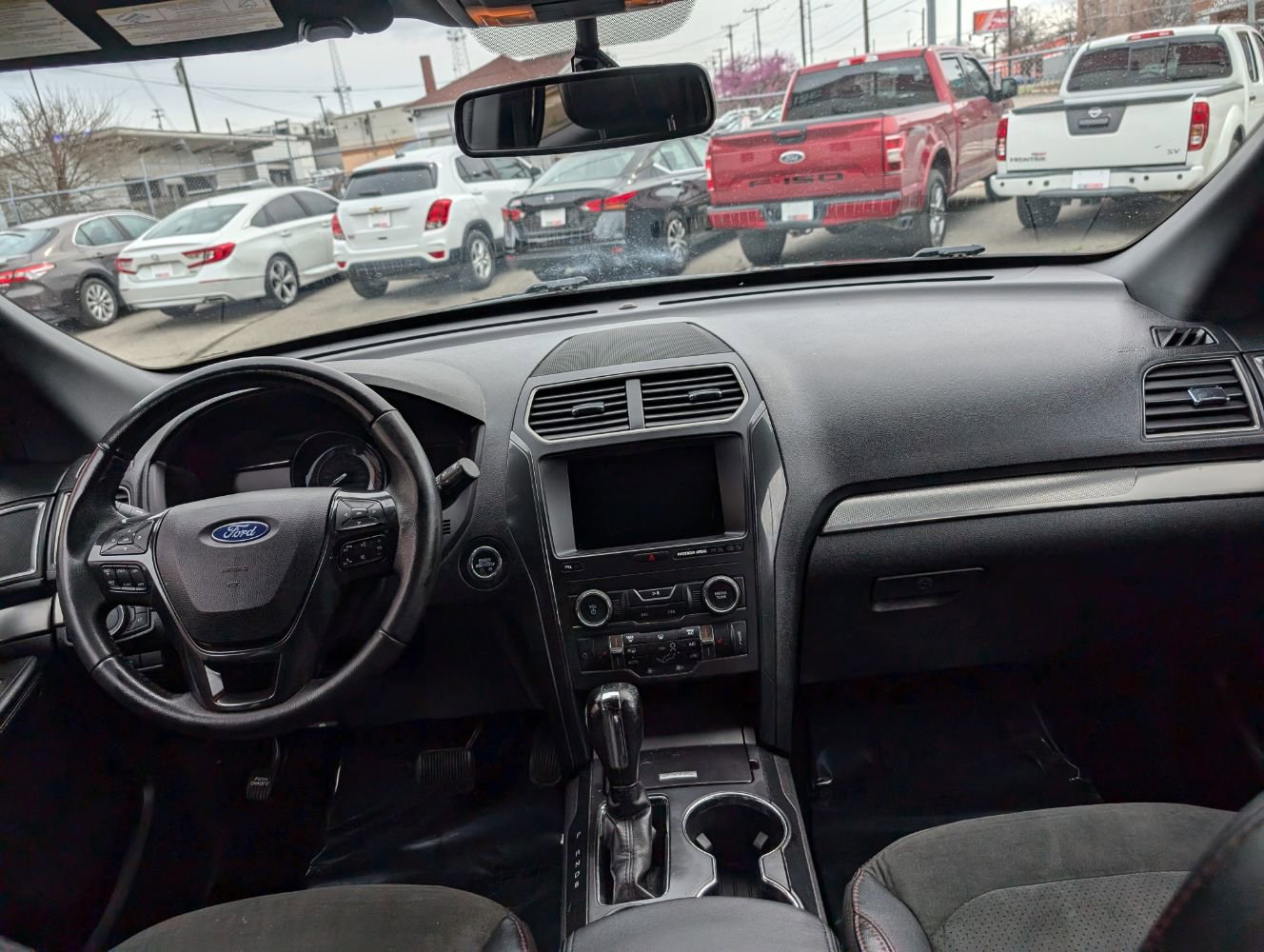 Used 2019 Ford Explorer XLT w/ Equipment Group 202A FWD image 12