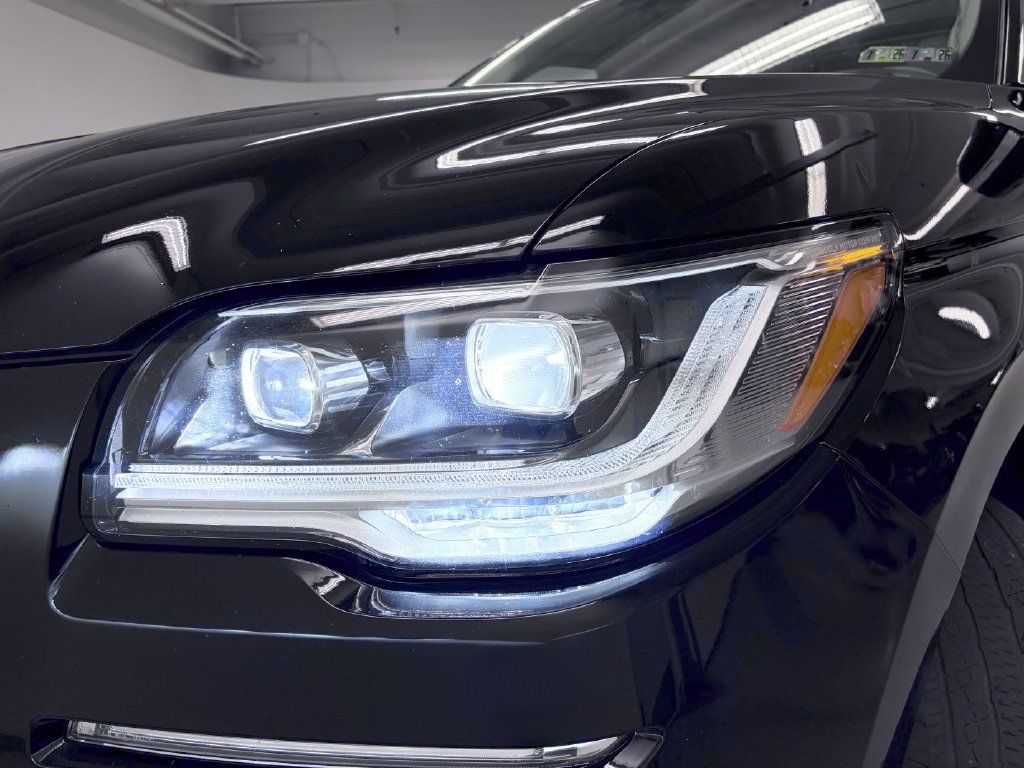 Used 2023 Lincoln Navigator Reserve AWD/4WD image 12