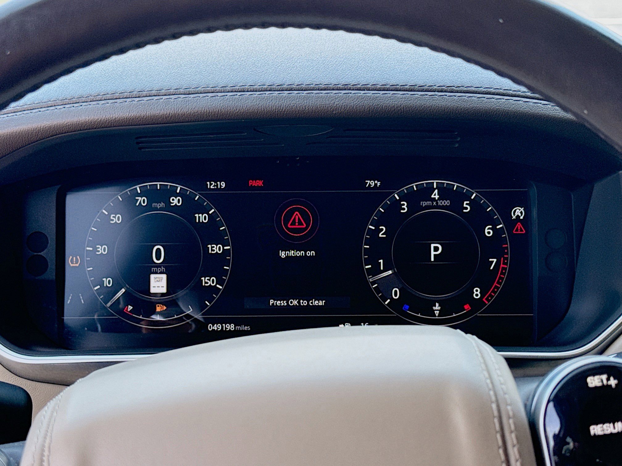 Used 2019 Land Rover Range Rover Velar R-Dynamic SE image 11