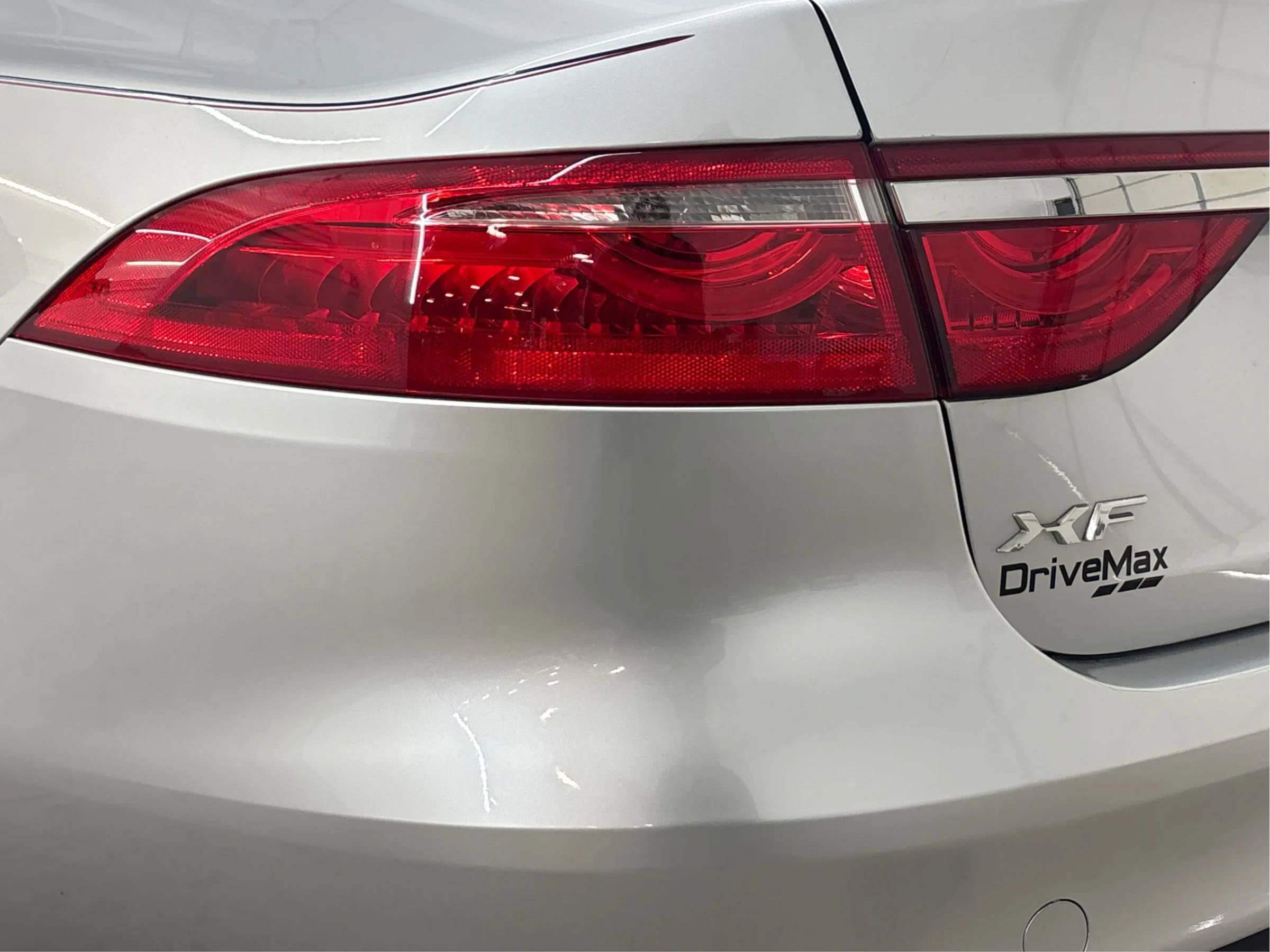 Used 2018 Jaguar XF Premium image 35