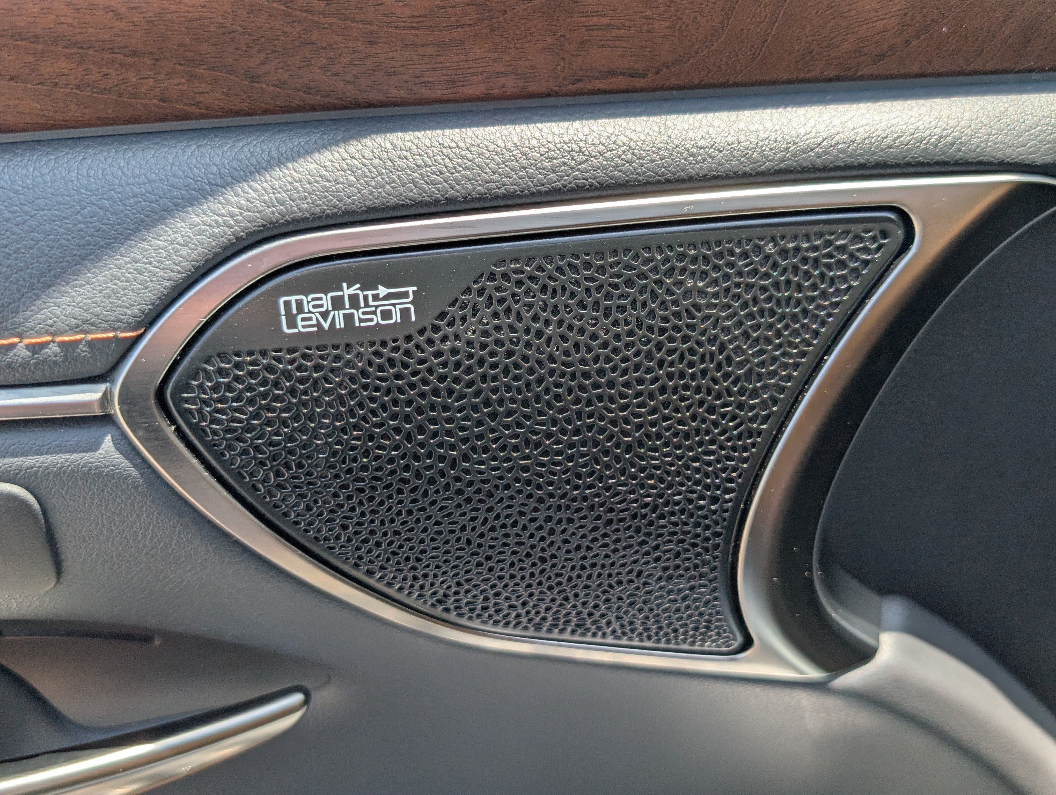 Used 2024 Lexus ES 300h Ultra Luxury w/ Accessory Package (Z2) FWD image 22