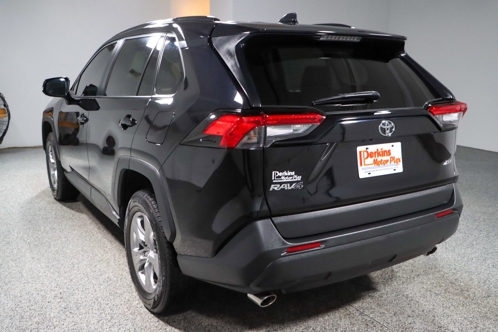 Used 2022 Toyota RAV4 XLE image 9