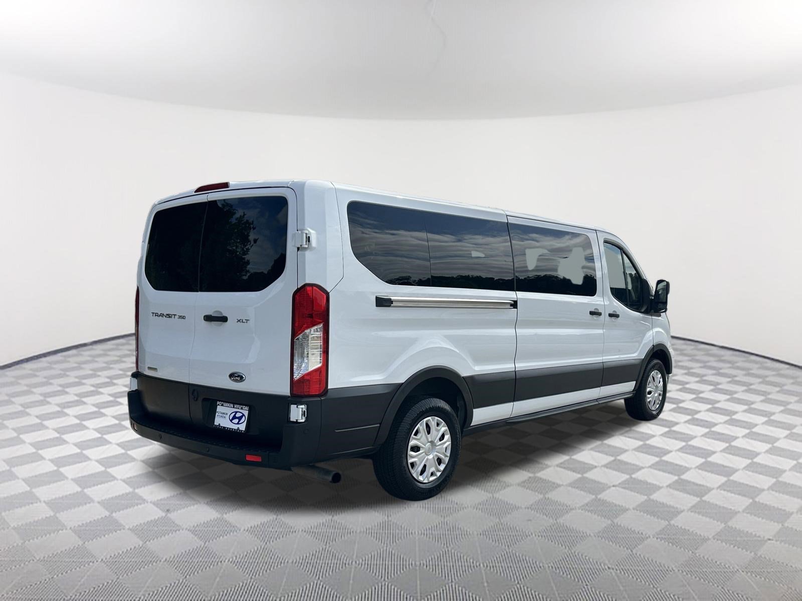 Used 2023 Ford Transit 350 XLT RWD image 7
