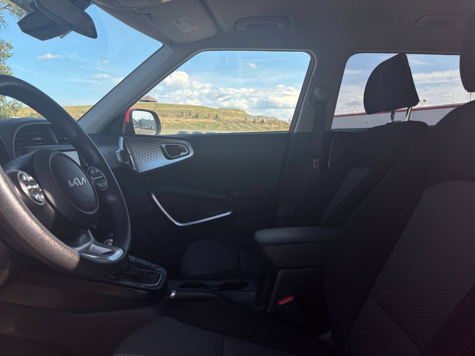 Used 2025 Kia Soul LX w/ LX Technology Package FWD image 21