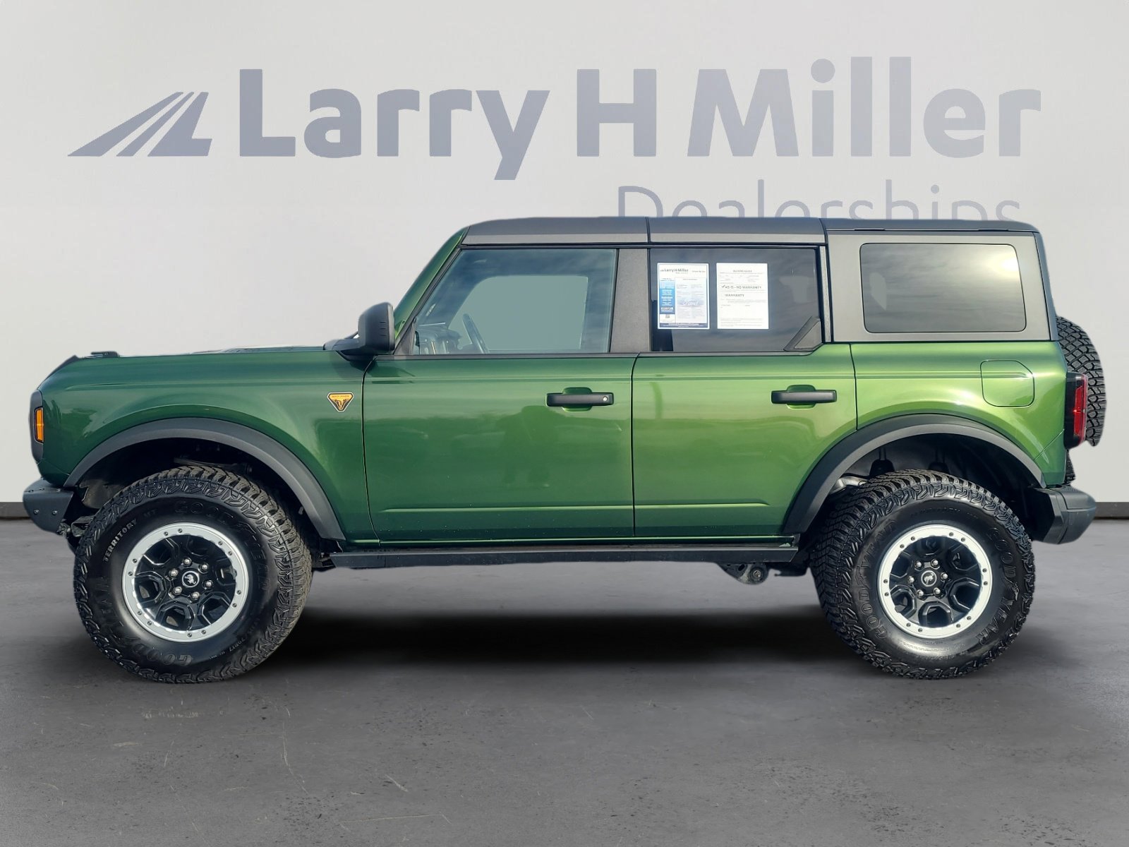 Certified 2024 Ford Bronco Badlands w/ Sasquatch Package image 2