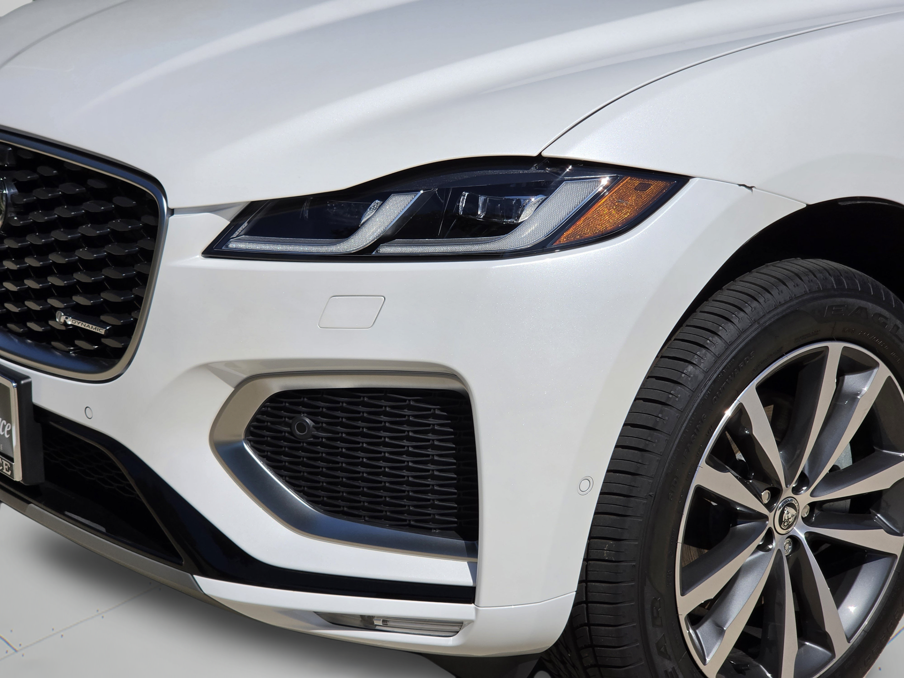 Used 2025 Jaguar F-PACE R-Dynamic S AWD/4WD image 32