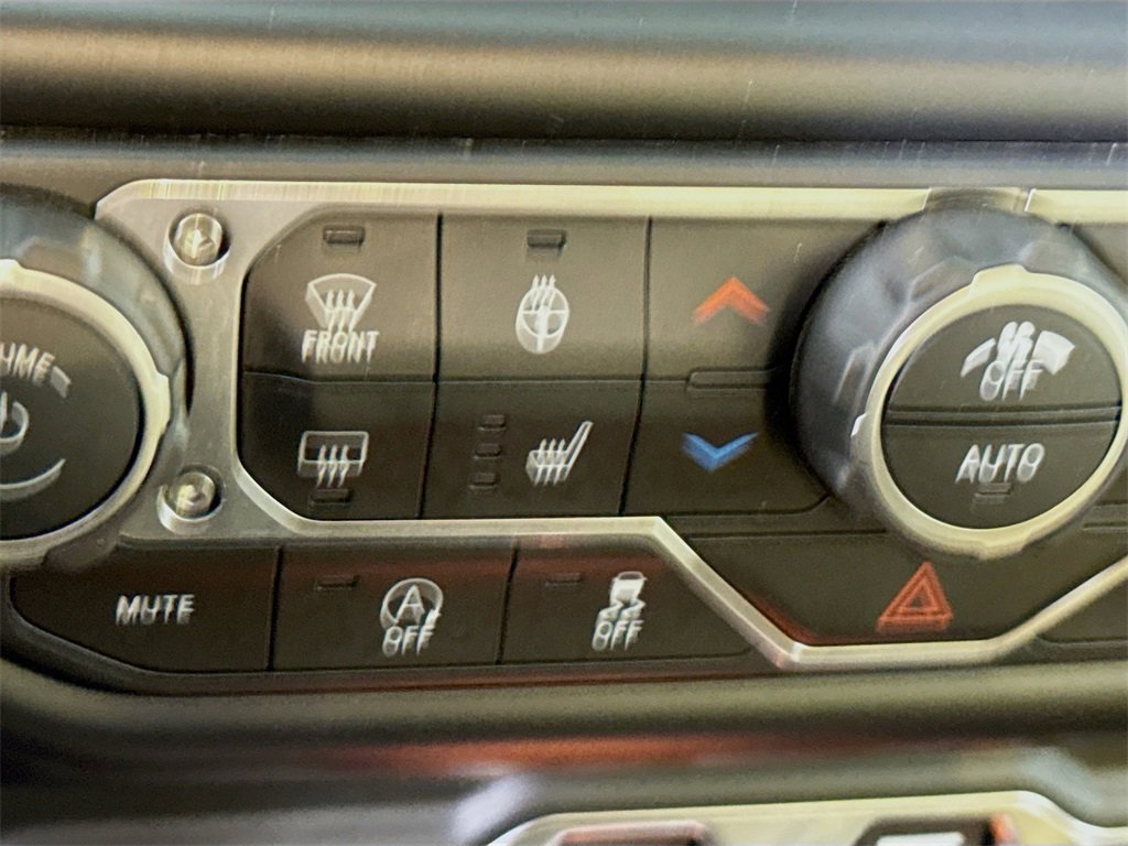 Used 2019 Jeep Wrangler Unlimited Sahara w/ Quick Order Package 24M Moab image 12