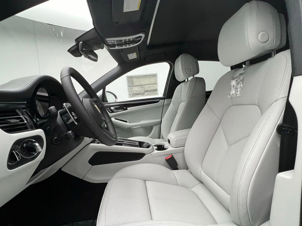 New 2026 Porsche Macan image 5