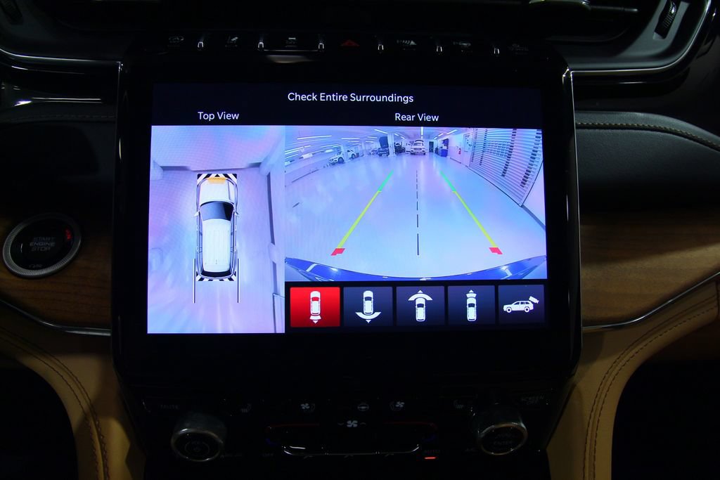 Used 2024 Jeep Grand Cherokee Summit AWD/4WD image 12
