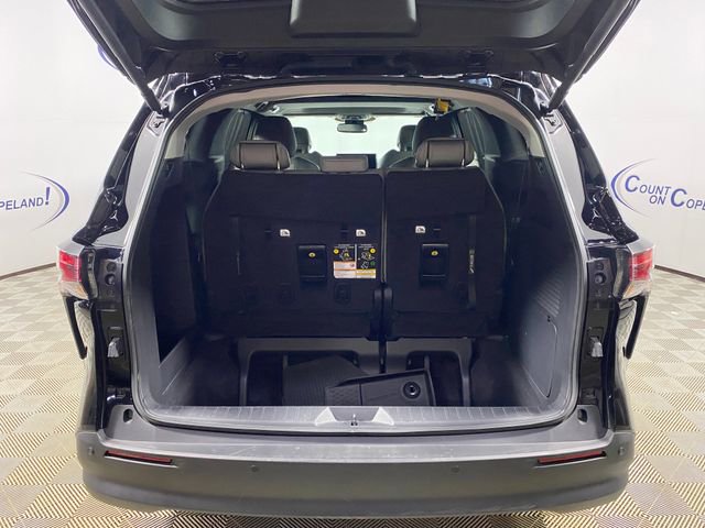 Used 2025 Toyota Sienna XLE AWD/4WD image 7