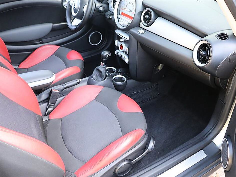 Used 2010 MINI Cooper Hardtop image 11