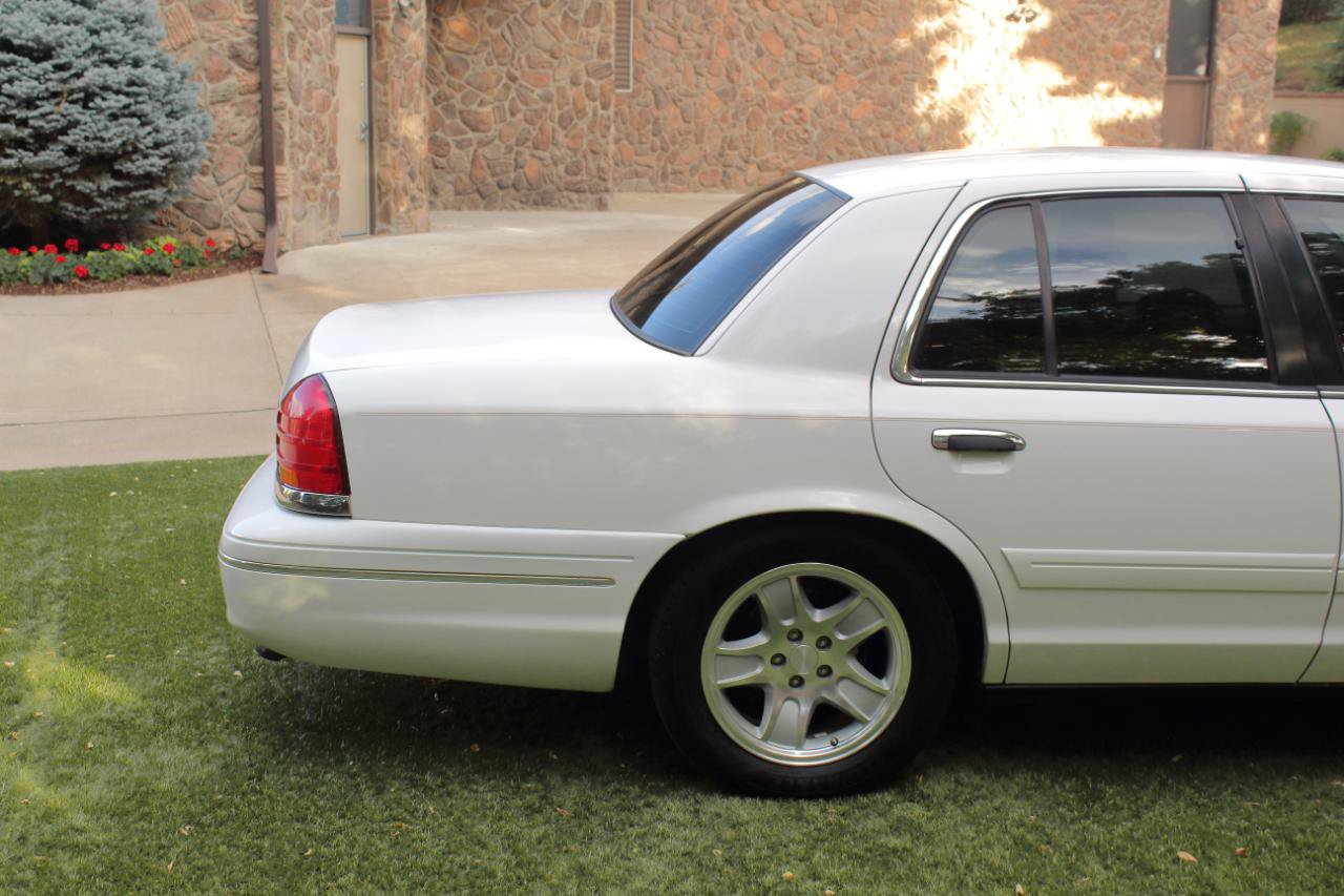 Used 1999 Ford Crown Victoria LX RWD image 19