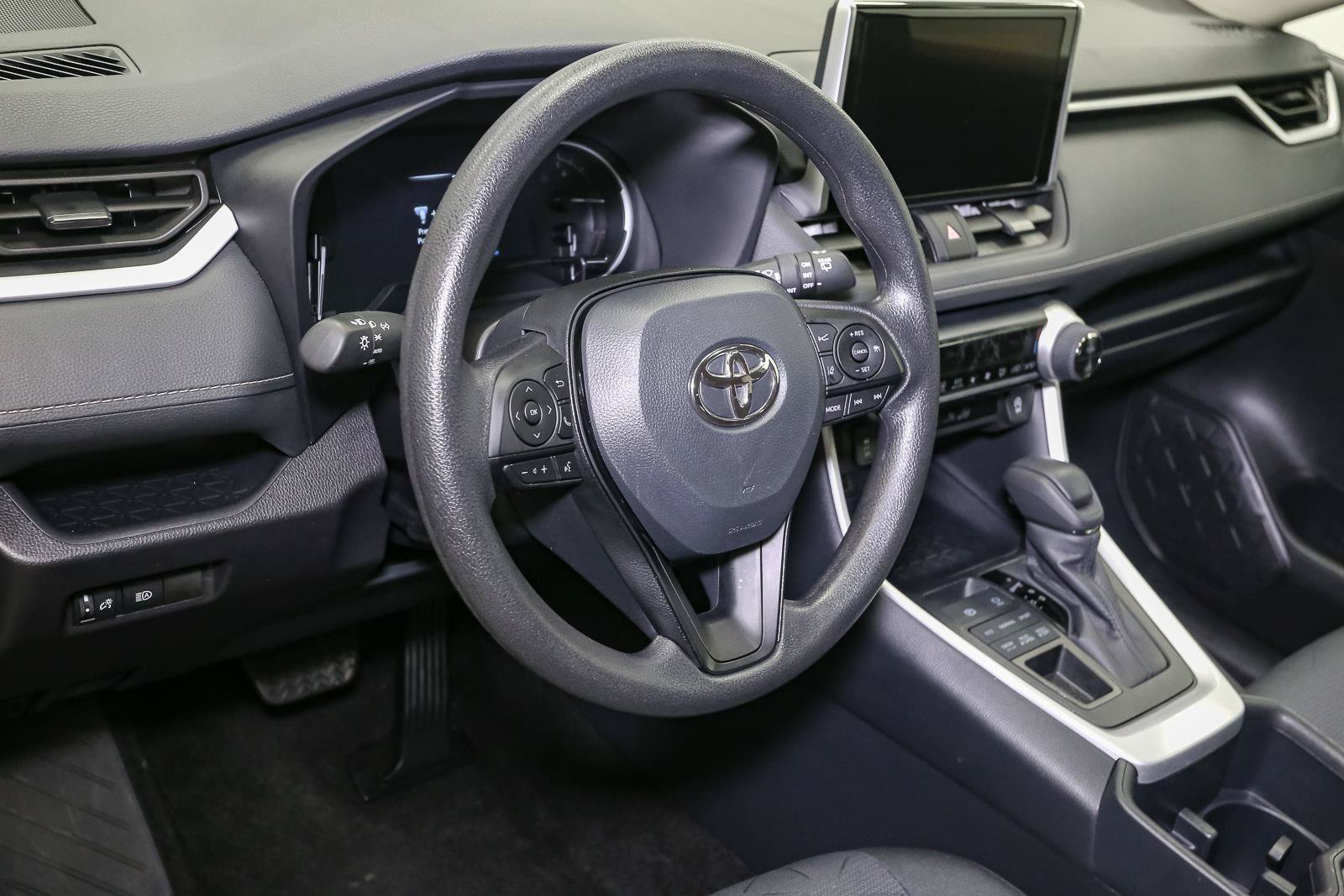 Used 2025 Toyota RAV4 XLE AWD/4WD image 24