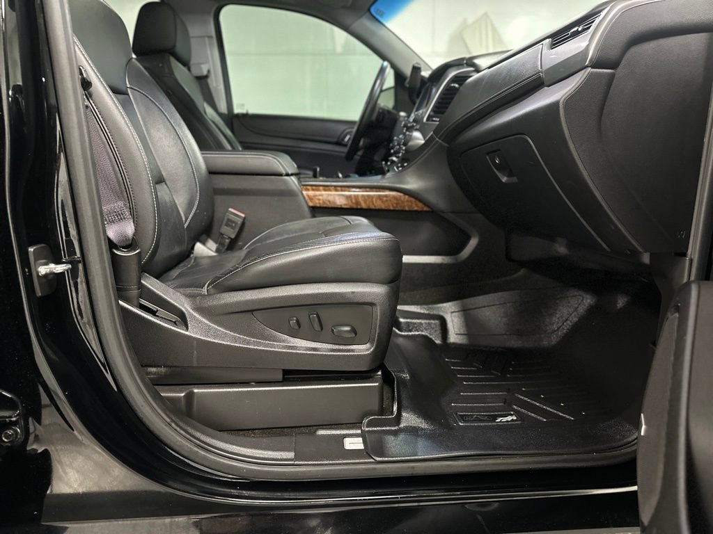 Used 2017 Chevrolet Suburban Premier RWD image 25