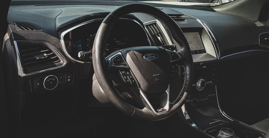 Used 2020 Ford Edge ST w/ Equipment Group 401A AWD/4WD image 2