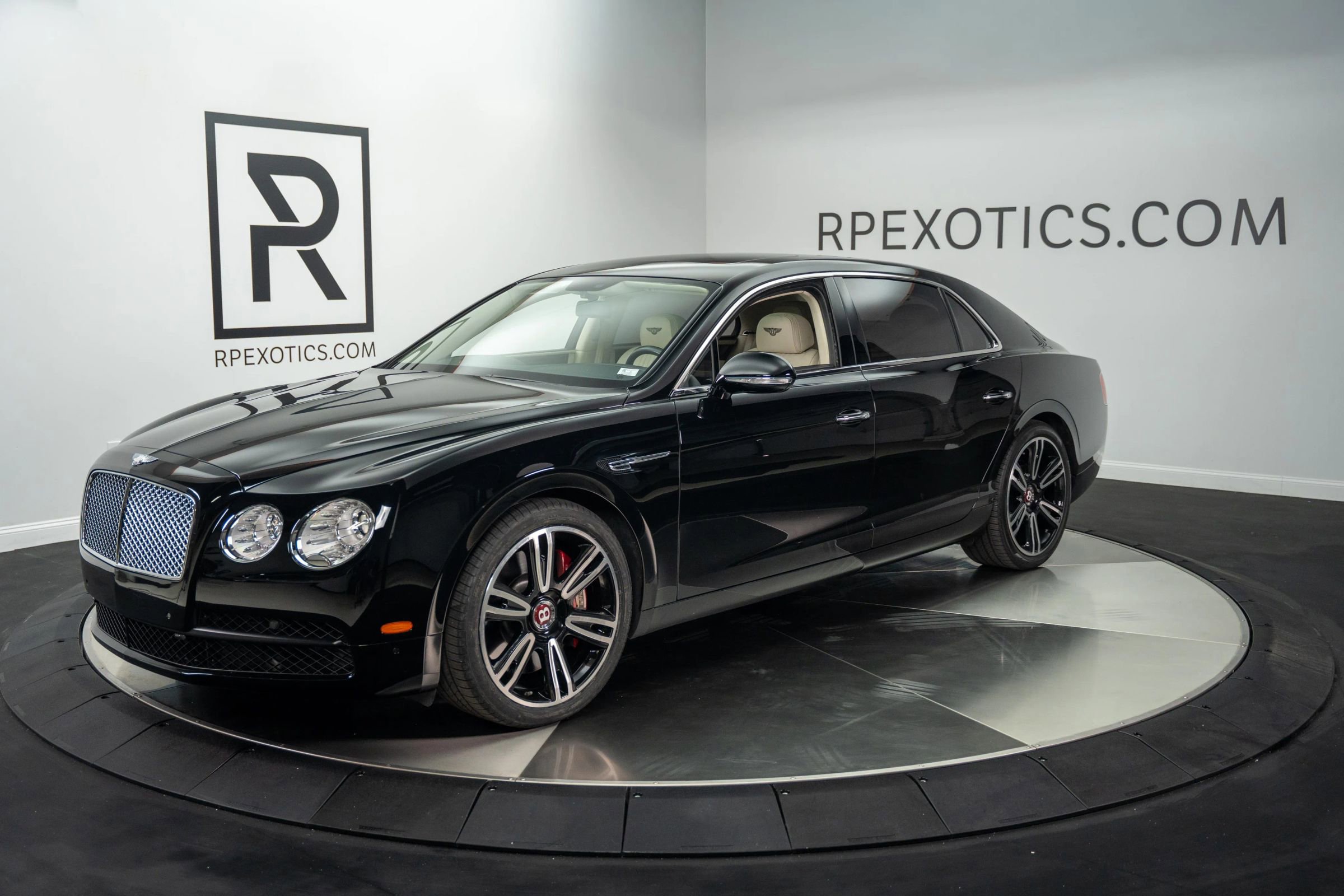 Used 2018 Bentley Flying Spur V8 image 1
