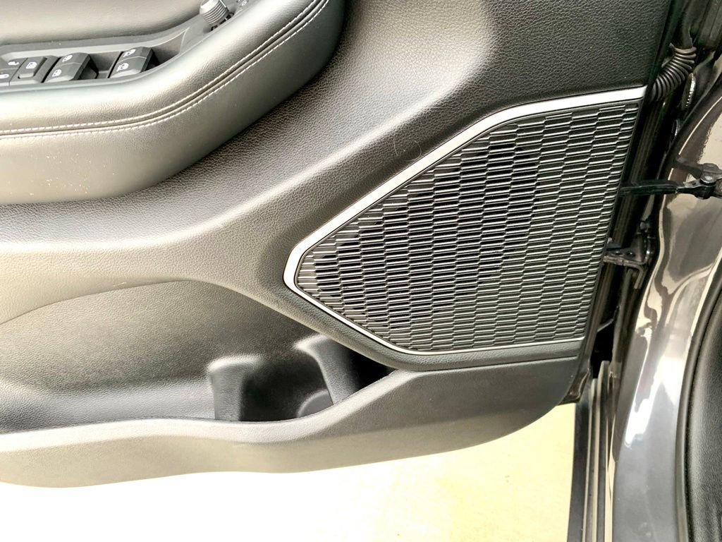 Used 2022 Jeep Grand Cherokee L Limited RWD image 11