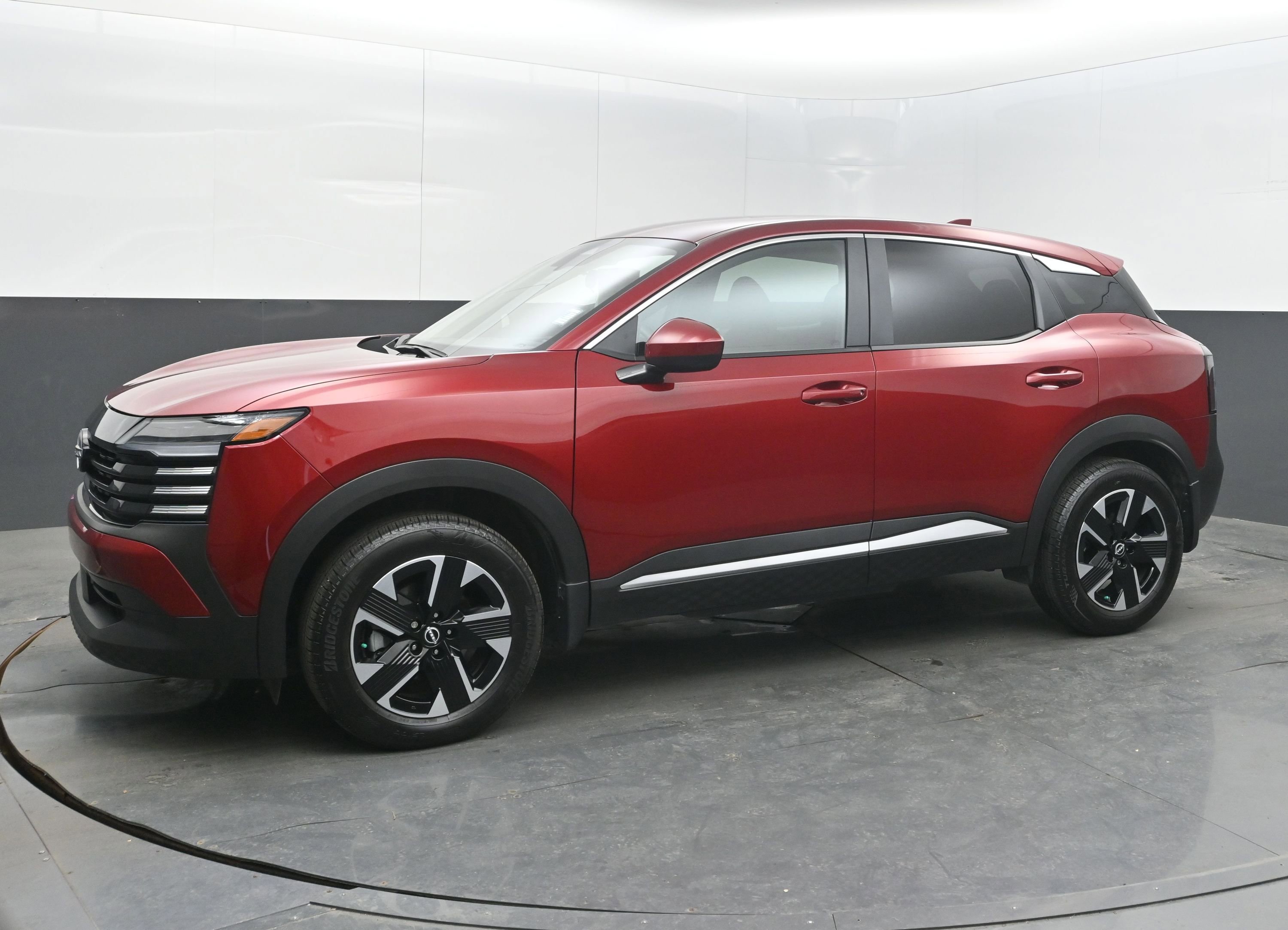 Certified 2025 Nissan Kicks SV image 4