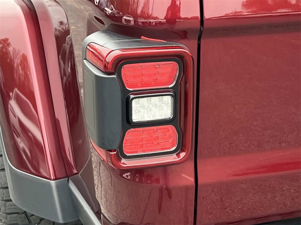 Used 2021 Jeep Gladiator Rubicon image 10