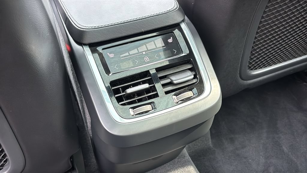 Certified 2024 Volvo XC90 B5 Plus w/ Protection Package Premier AWD/4WD image 9