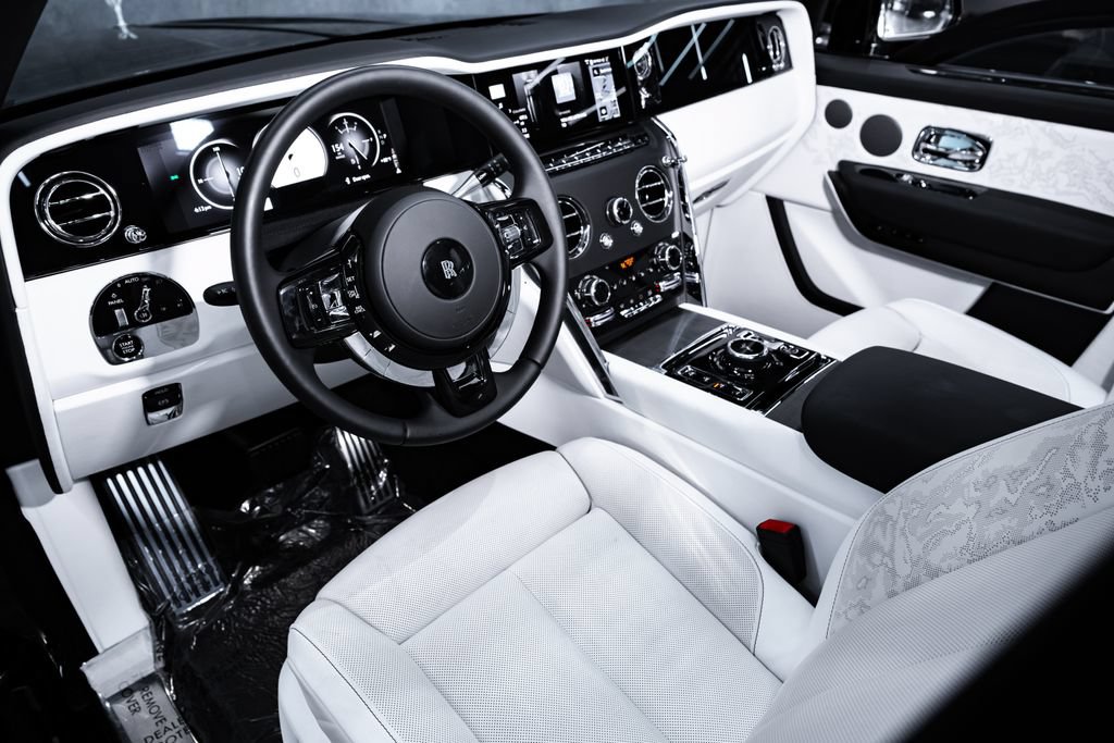 Used 2025 Rolls-Royce Cullinan AWD/4WD image 44