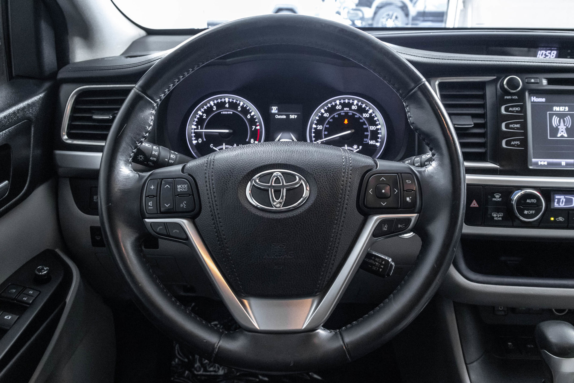Used 2018 Toyota Highlander XLE AWD/4WD image 29