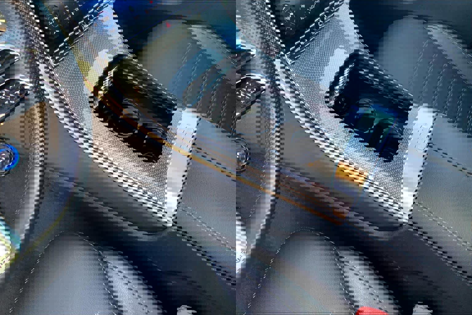 Used 2025 Mercedes-Benz GLC 43 AMG 4MATIC image 17