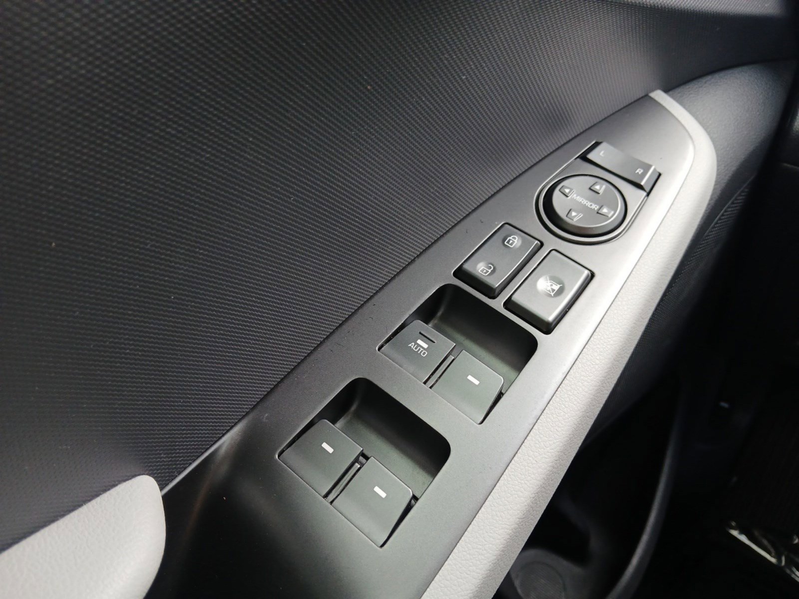 Used 2022 Hyundai Ioniq SE image 18