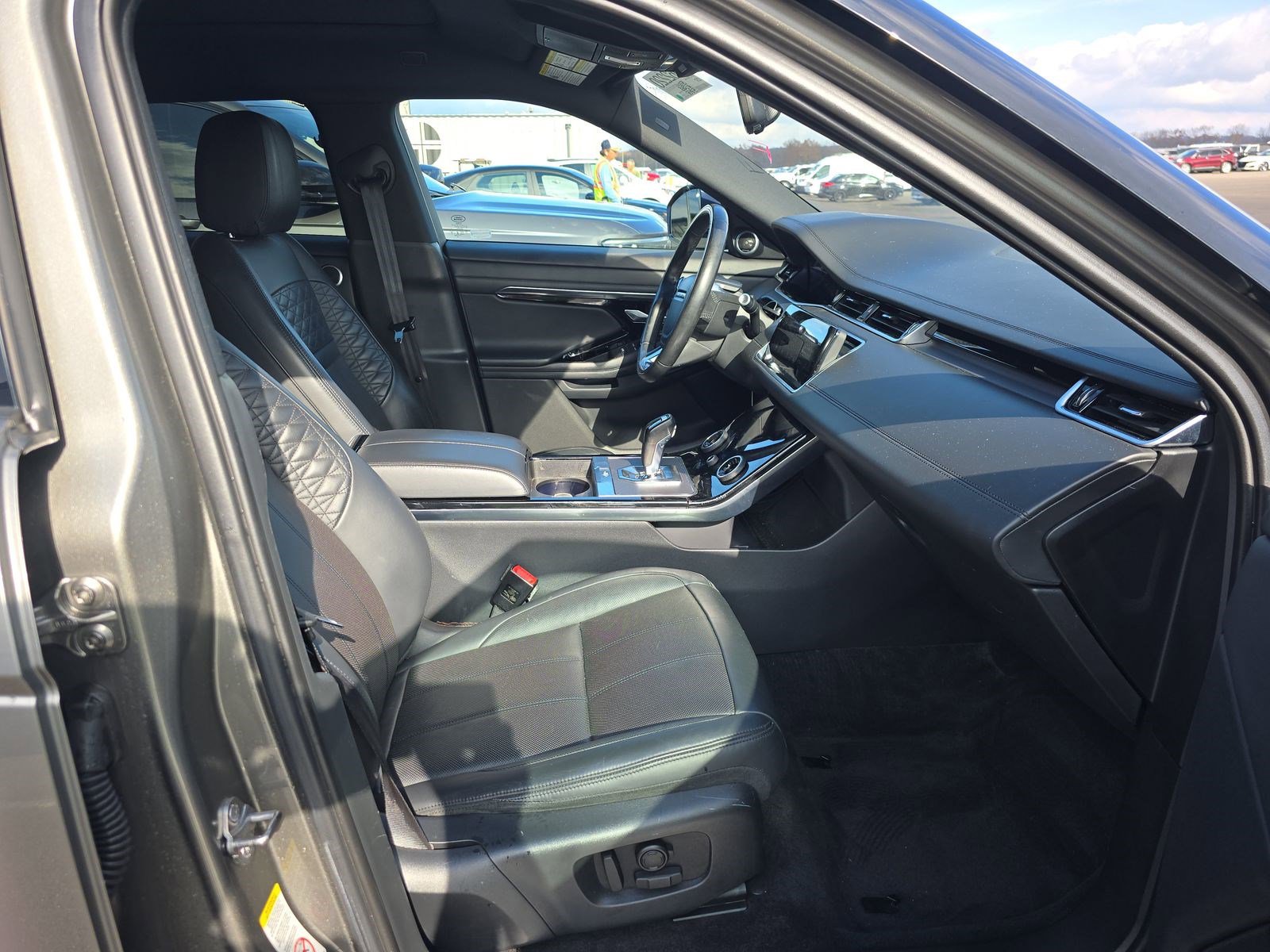 Used 2020 Land Rover Range Rover Evoque SE image 14