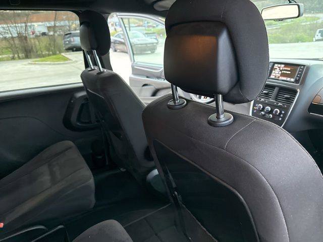 Used 2018 Dodge Grand Caravan SE image 31