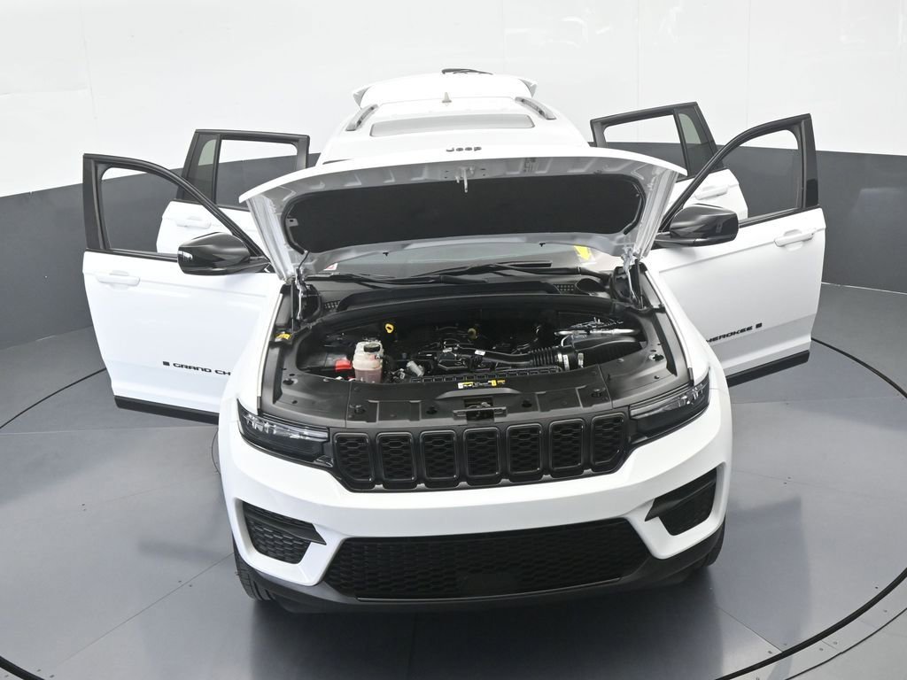 Used 2024 Jeep Grand Cherokee Altitude image 77