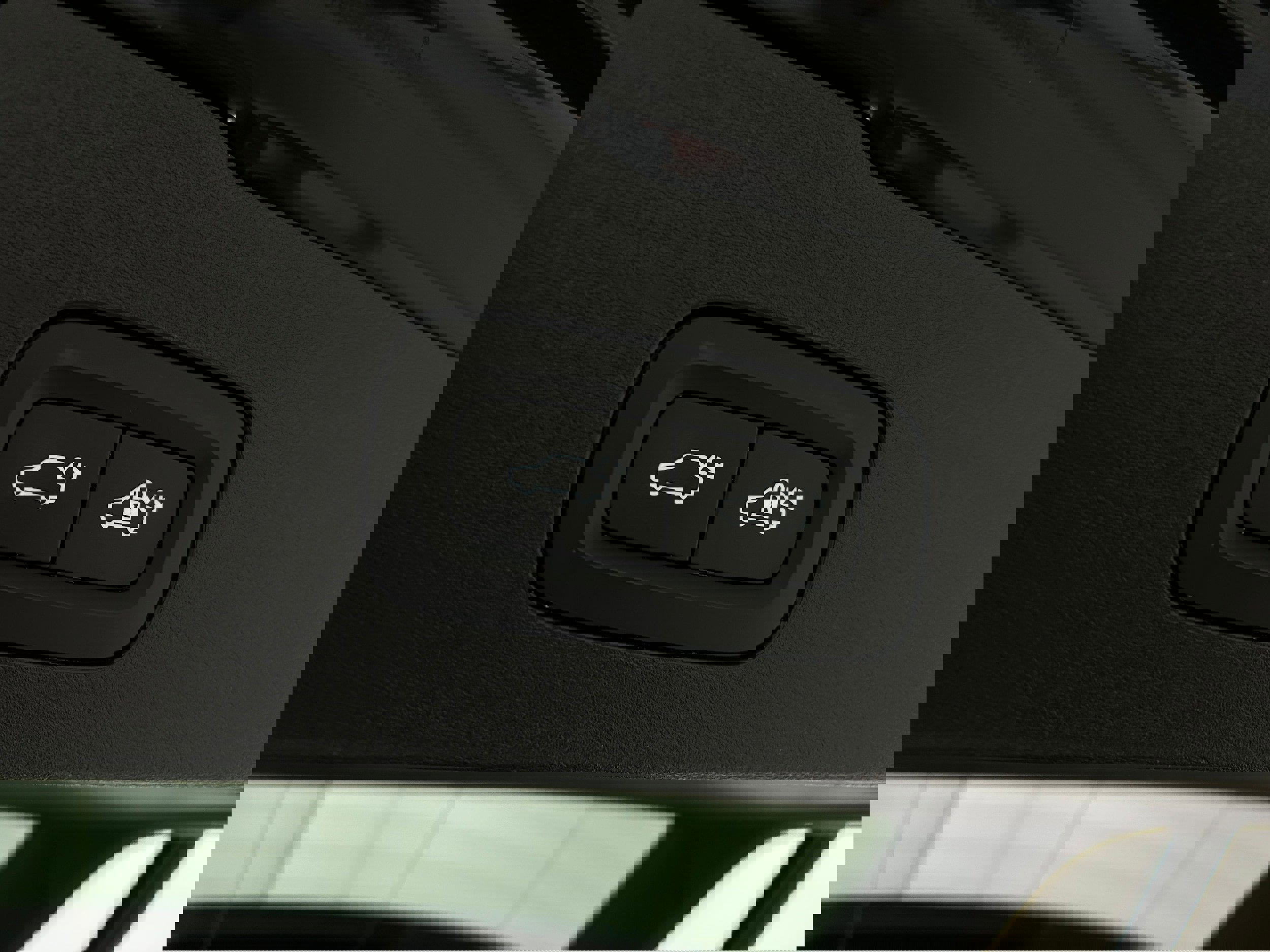 Used 2020 Volvo V60 T5 Cross Country w/ Protection Package Premier image 34