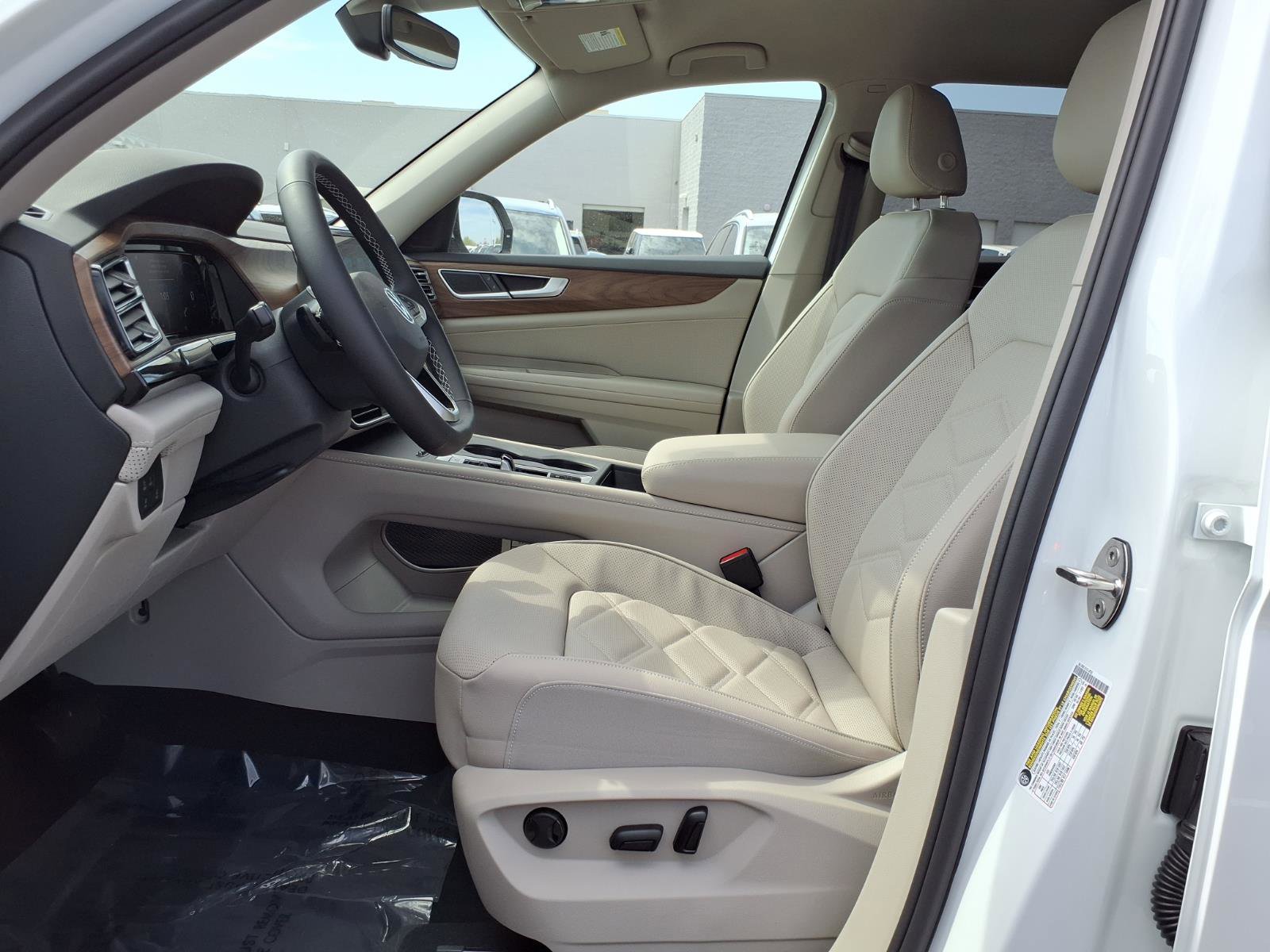 New 2026 Volkswagen Atlas SE image 8