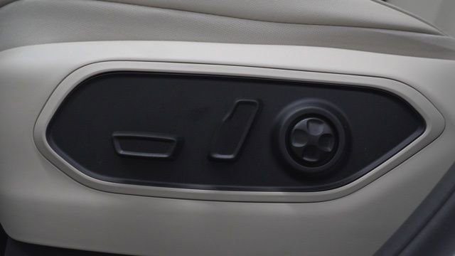 New 2025 Jeep Grand Cherokee L Limited w/ Luxury Tech Group II image 15