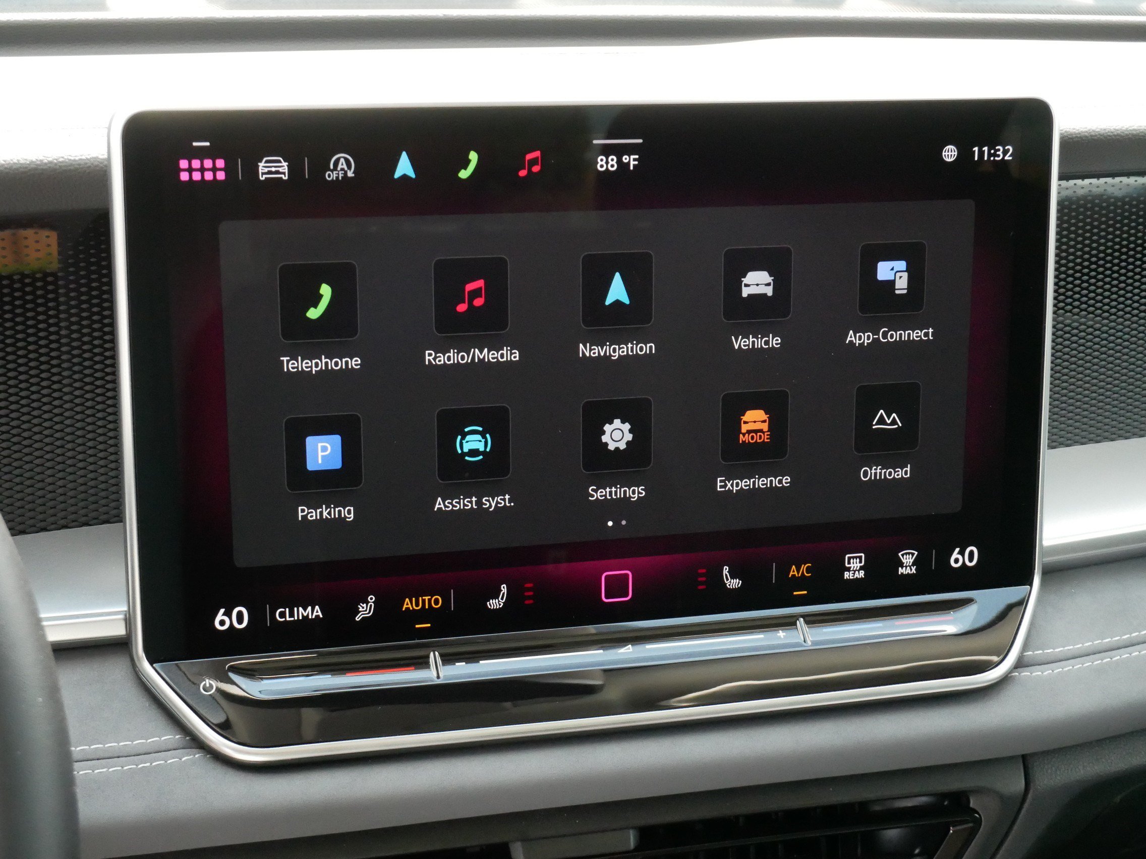 Certified 2025 Volkswagen Tiguan SE w/ Panoramic Sunroof Package AWD/4WD image 22