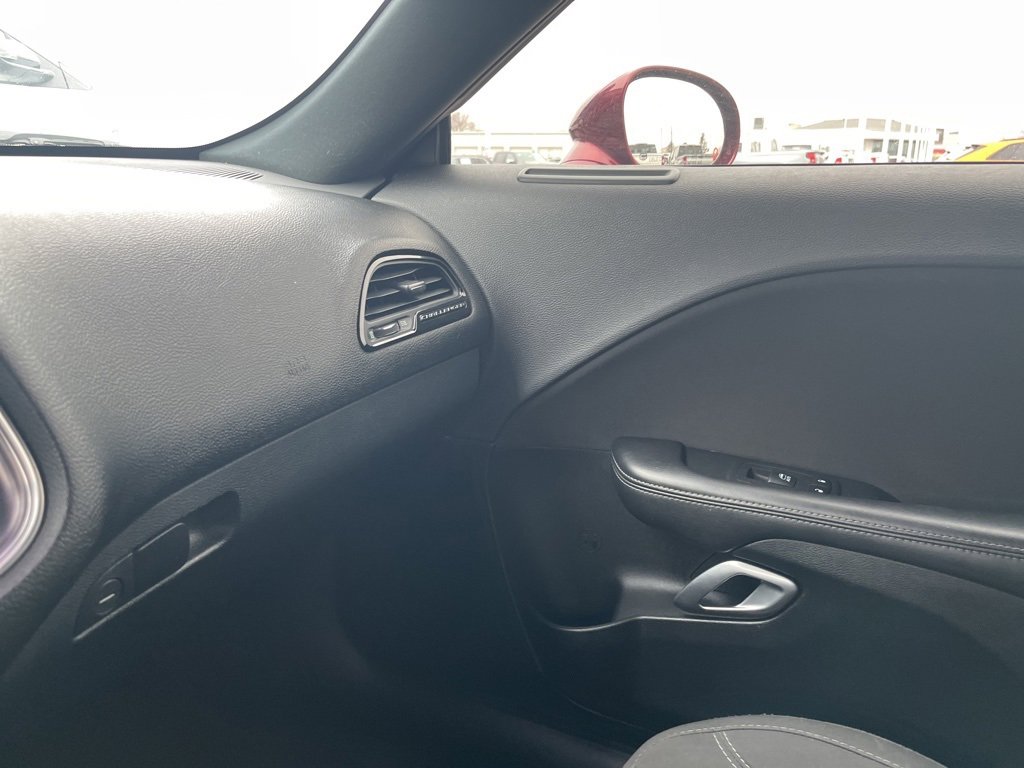 Used 2018 Dodge Challenger SXT image 7