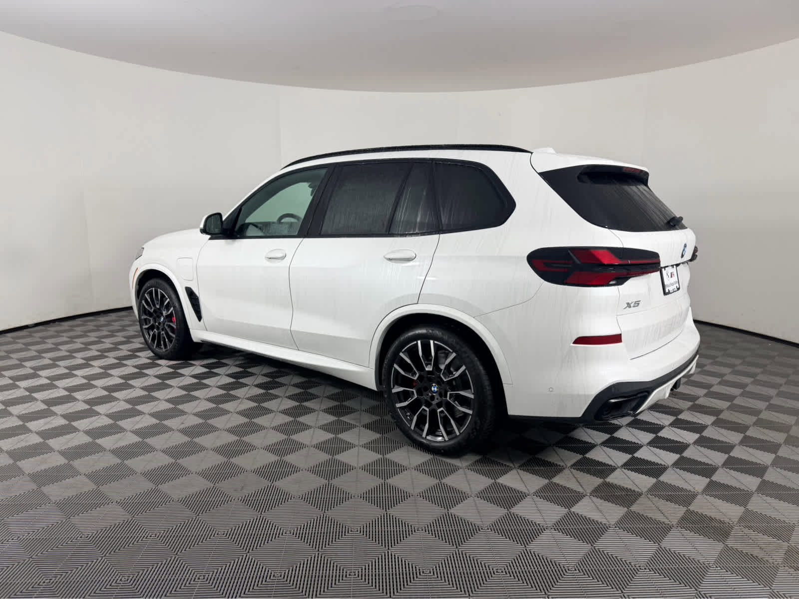 New 2026 BMW X5 xDrive50e w/ M Sport Package AWD/4WD image 6