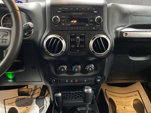 Used 2017 Jeep Wrangler Unlimited Rubicon w/ Connectivity Group AWD/4WD image 17