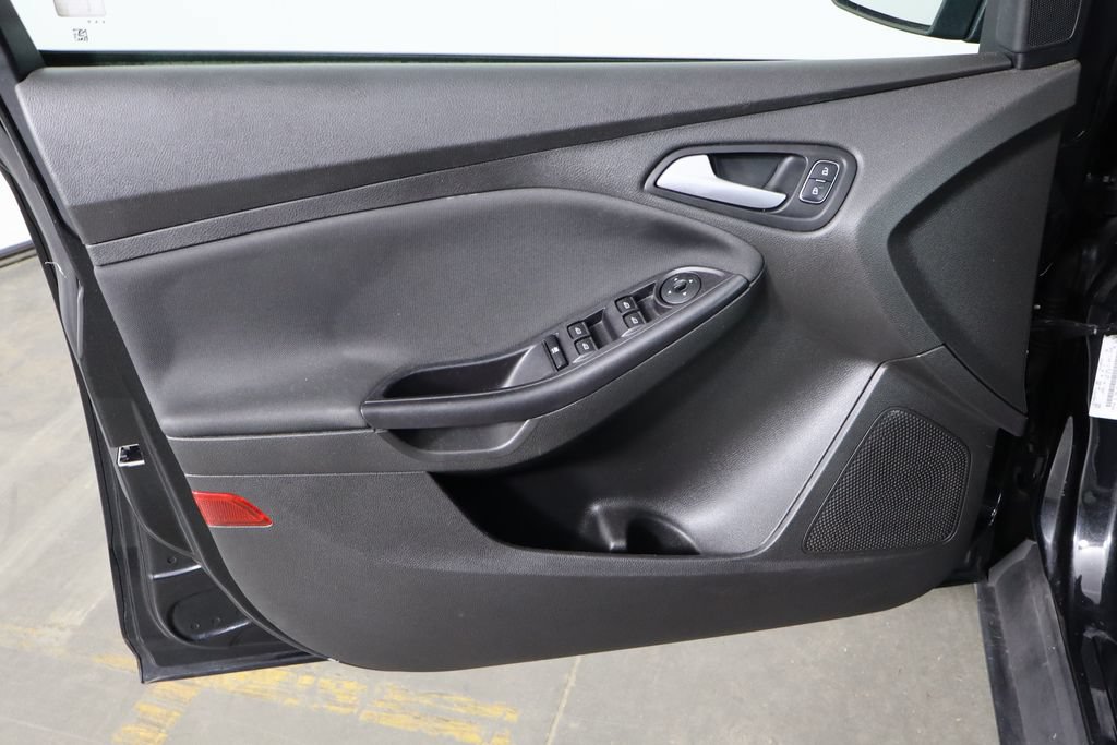 Used 2015 Ford Focus SE FWD image 19