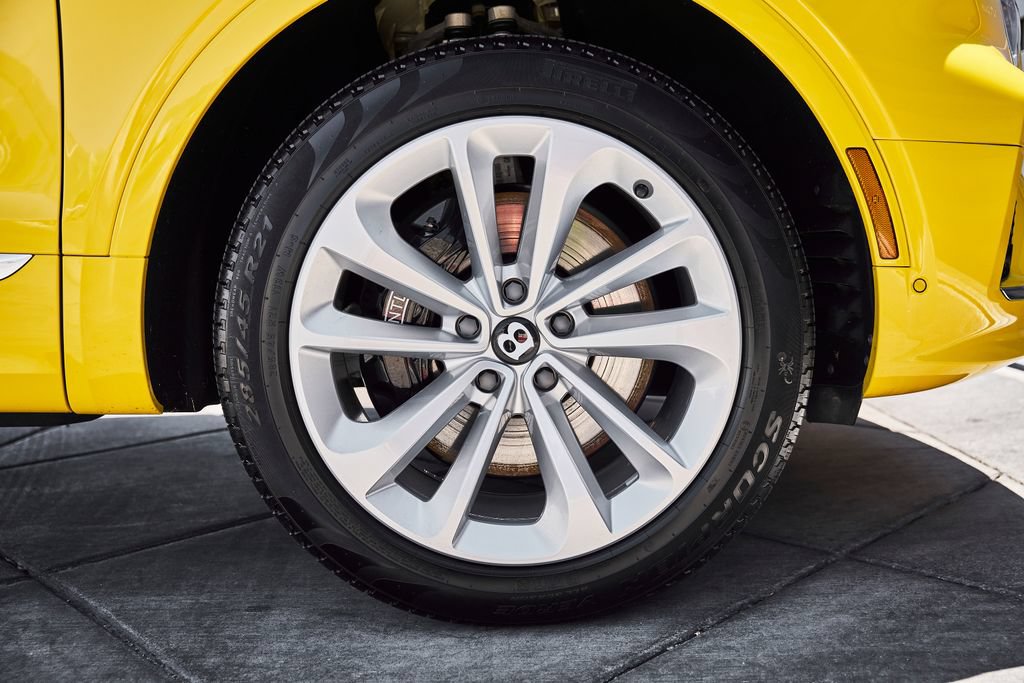 Used 2023 Bentley Bentayga AWD/4WD image 19